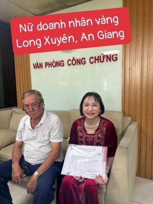 Khách hàng giao dịch tại Bùi Hoàng Land